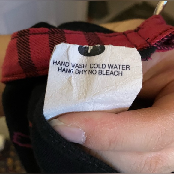 ((SIDE TRADE ISO)) PINK SKULL LIP SERVICE SKATE AND DISORDERLY TOP! - Picture 7 of 8